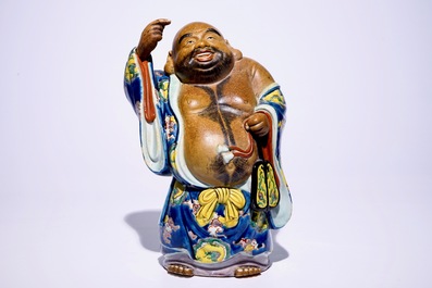 Een Japanse Kutani figuur van een Boeddha Hotei, Meiji, 19e eeuw