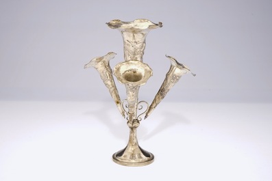 A Chinese export silver flower vase, 19/20th C.