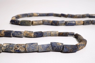 Deux colliers de perles tubulaires en lapis lazuli, Culture Chavin, P&eacute;rou, 9/2&egrave;me av. J.‑C.