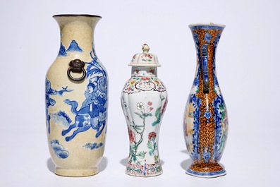 A varied lot of Chinese famille rose, Imari-style and blue and white porcelain, 18/19th C.