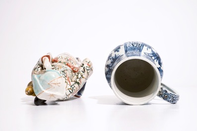 Une chope et une assiette en porcelaine Arita de Japon, 17/18&egrave;me, avec une figure en Imari, 18/19&egrave;me