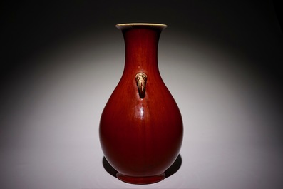 A Chinese monochrome sang-de-boeuf-glazed yuhuchunping vase, 18/19th C.