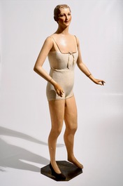 Un mannequin fran&ccedil;ais &agrave; t&ecirc;te en cire d'une femme, prob. Pierre Imans, Paris, vers 1920