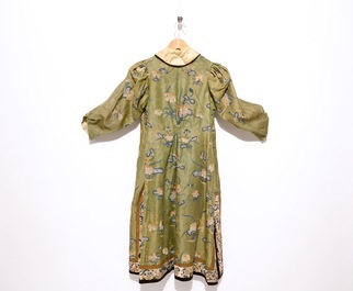 Een Chinees geborduurd opera-kleed, 19/20e eeuw