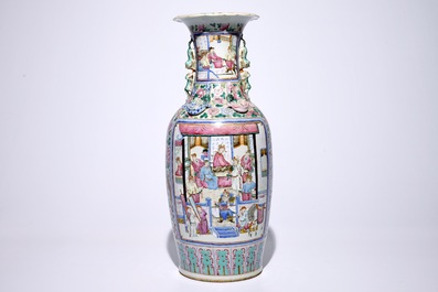 Un vase en porcelaine de Chine famille rose &agrave; d&eacute;cor de cavaliers, 19&egrave;me