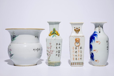 Quatre vases en porcelaine de Chine famille rose et polychrome, 19/20&egrave;me