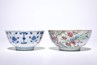 Un bol en porcelaine de Chine famille rose, Yongzheng, et un bol en bleu et blanc, Kangxi