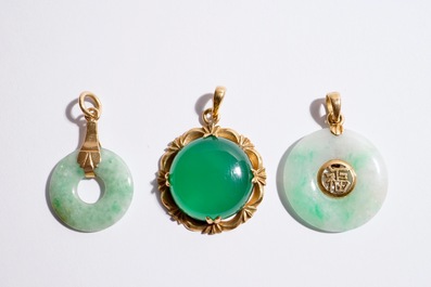 A set of Chinese jade and 18K gold jewelry: a bracelet, a ring and four pendants