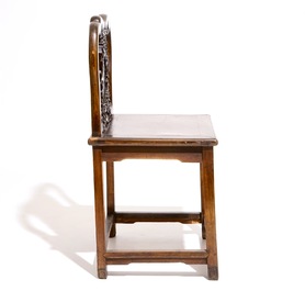 A pair of Chinese carved hardwood chairs with marble inset, 19/20th C.