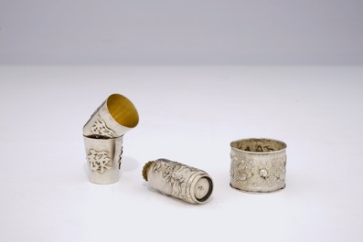 A pair of Chinese silver wine cups, a shaker and a napkin ring, 19/20th C.