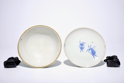 A varied lot of five Chinese plates, a pair of serpentine stone figures and a Japanese bowl and cover, 18/20th C.