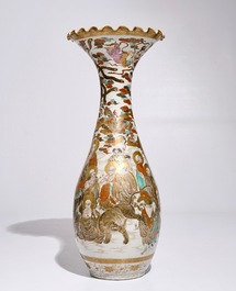Un grand vase en porcelaine Satsuma &agrave; d&eacute;cor de Bouddha entour&eacute; des Arhats, Edo/Meiji, 19&egrave;me