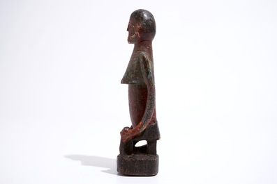 Cinq paniers, une figure en bois sculpt&eacute; polychrome, une pipe et un collier crucifixe, R.D. Congo, 1&egrave;re moiti&eacute; du 20&egrave;me