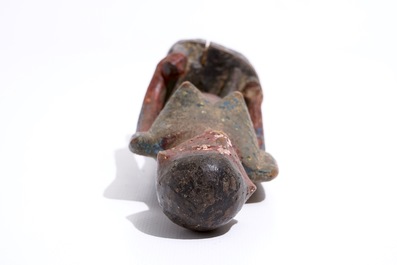 Cinq paniers, une figure en bois sculpt&eacute; polychrome, une pipe et un collier crucifixe, R.D. Congo, 1&egrave;re moiti&eacute; du 20&egrave;me