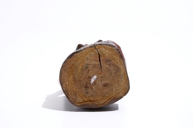 Cinq paniers, une figure en bois sculpt&eacute; polychrome, une pipe et un collier crucifixe, R.D. Congo, 1&egrave;re moiti&eacute; du 20&egrave;me