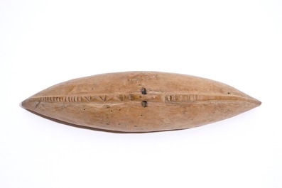Cinq paniers, une figure en bois sculpt&eacute; polychrome, une pipe et un collier crucifixe, R.D. Congo, 1&egrave;re moiti&eacute; du 20&egrave;me