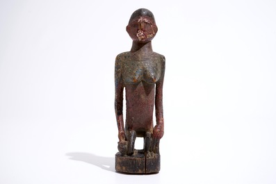 Cinq paniers, une figure en bois sculpt&eacute; polychrome, une pipe et un collier crucifixe, R.D. Congo, 1&egrave;re moiti&eacute; du 20&egrave;me