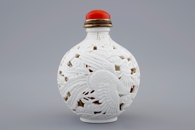 Five various Chinese snuff bottles, 19/20th C.