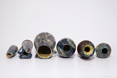 Une grande collection de poterie flamande, influence Art Nouveau, 20&egrave;me