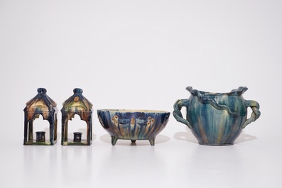 Une grande collection de poterie flamande, influence Art Nouveau, 20&egrave;me