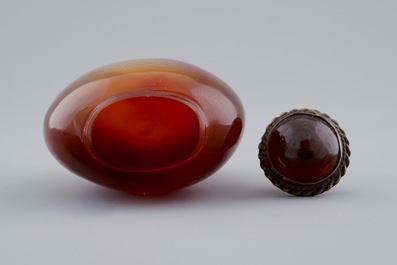 Deux tabati&egrave;res en agate et cristal de rocher, Chine, 19/20&egrave;me
