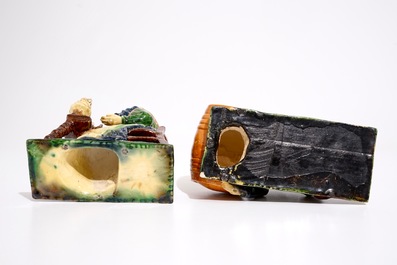 Deux figures en poterie flamande d'une dentelli&egrave;re et d'un tonnelier, prob. ateliers de Laigneil, 20&egrave;me
