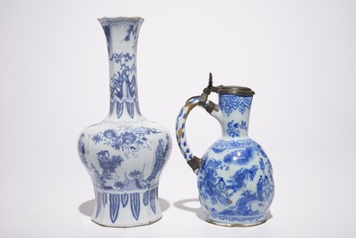 Een blauw-witte Delftse chinoiserie schotel, een vaas en een kan met tinnen deksel, 17/18e eeuw