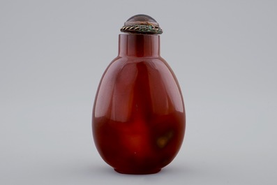 Deux tabati&egrave;res en agate et cristal de rocher, Chine, 19/20&egrave;me