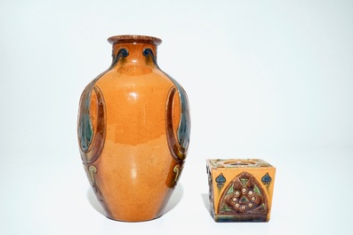 Une collection de vases en poterie flamande de style Art Deco et Art Nouveau, 20&egrave;me