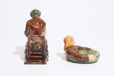 Un pichet Art Nouveau et deux figures en poterie flamande, prob. ateliers de Vandevoorde, 20&egrave;me