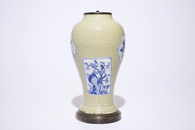 Un vase en porcelaine de Chine &agrave; d&eacute;cor en bleu et blanc sur fond c&eacute;ladon incis&eacute;, mont&eacute; en lampe, Kangxi