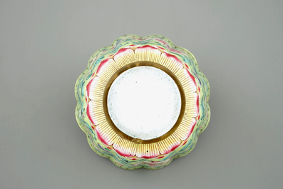 Un ensemble en &eacute;maille de Canton, un socle en laque, une bo&icirc;te en argent, une tabati&egrave;re en ivoire et un vase miniature, 19/20&egrave;me