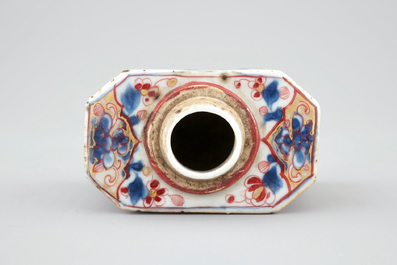 A Chinese Imari-style teacaddy, a salad dish and a blue and white plate, Qianlong
