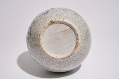 A Chinese crackle glaze tianqiuping vase with antiquities design, 19th C.