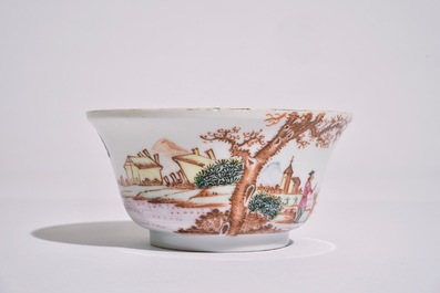 Un bol en porcelaine de Chine famille rose &agrave; d&eacute;cor d'une sc&egrave;ne de port, Qianlong