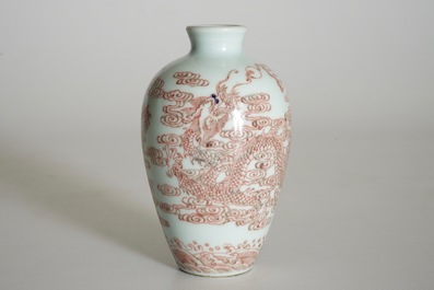 A Chinese vase with underglaze red with dragons among clouds, 19/20th C.