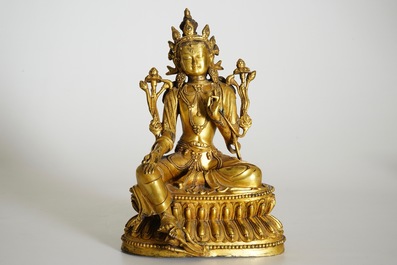 Une statuette sino-tib&eacute;taine de Tara verte (Syamatara) en bronze dor&eacute;, 18/19&egrave;me