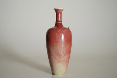 Un vase en porcelaine de Chine monochrome rouge de cuivre, marque de Kangxi, 19/20&egrave;me