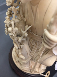 Quatre figures de femmes en ivoire sculpt&eacute;, Chine, fin du 19/d&eacute;but du 20&egrave;me