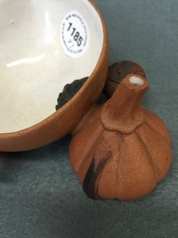 A Chinese Yixing peach-shaped bowl, a round bowl and a teapot with cover, 19/20th C.