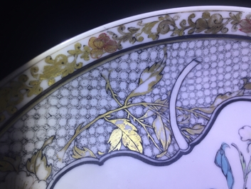 Une assiette en porcelaine de Chine coquille d'oeuf famille rose et grisaille &agrave; d&eacute;cor d'un faisan, Yongzheng