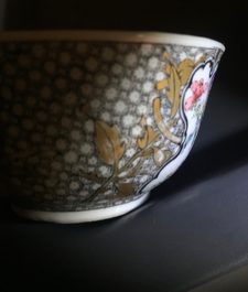 Une tasse et soucoupe en porcelaine de Chine famille rose et grisaille coquille d'oeuf &agrave; d&eacute;cor d'un faisan, Yongzheng