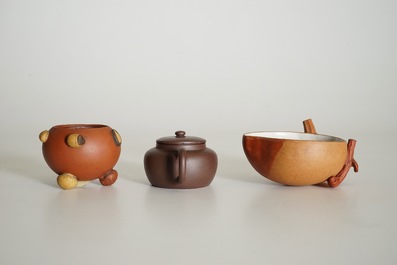 A Chinese Yixing peach-shaped bowl, a round bowl and a teapot with cover, 19/20th C.