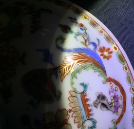 A Chinese export porcelain &ldquo;Pompadour&rdquo; two-handled porringer and cover, ca. 1745
