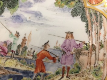 Een Chinees Imari bord naar Cornelis Pronk: &quot;De Parasoldames&quot; en een Meissen-stijl bord met jachtsc&egrave;ne, Qianlong