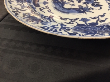 Un plat armori&eacute; de Pelgrom en porcelaine de Chine bleu et blanc pour le march&eacute; hollandais, Kangxi