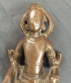Une statuette de p&egrave;lerinage en bronze, Inde du Nord, 10-12&egrave;me