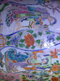 Une paire de tr&egrave;s grands vases en porcelaine de Chine rose-verte de Canton, 19&egrave;me