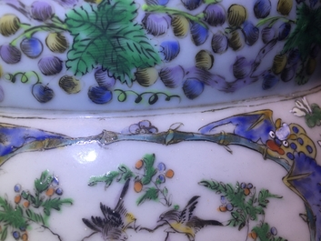 Une paire de tr&egrave;s grands vases en porcelaine de Chine rose-verte de Canton, 19&egrave;me