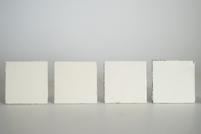 Un lot d'environ 350 carreaux en fa&iuml;ence de Delft blanc monochrome, 18&egrave;me